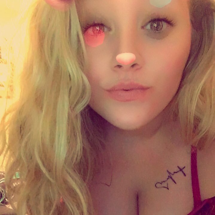 Welcome to my life🙌🏼 Just Be Yourself🎀 Bisexual🌈 Please don’t take my post seriously!🤙🏼 Snapchat- Queenb9102 💜
