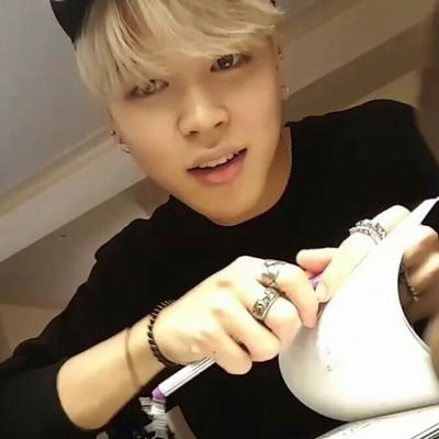 a mutual loves you and wants to provide as much support as she can. This is a free follow from @sunnytaes_ ! no need to fback ♥