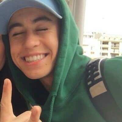 preciso de dinheiro, não de vida social BIEBER FOLLOWS %
