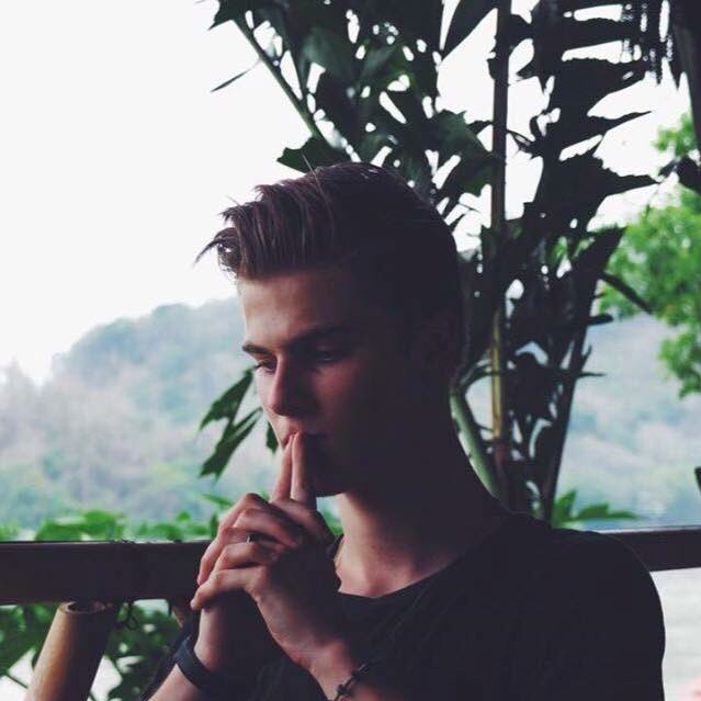 Finwckend's profile picture. 22 / Berlin