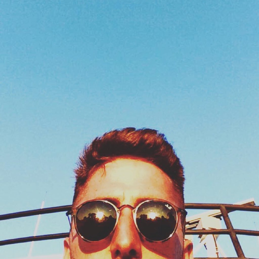 DHugss's profile picture. raising the roof is so back