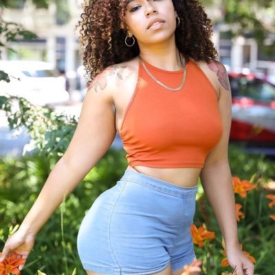 Risque_product's profile picture. ✨Risqué Products coming soon💶💷✨ New page, New Products, New 💰💰 #SupportBlackBusinesses ✊   Your not yourself when ur horny💦🍑🍆, get your NUT!