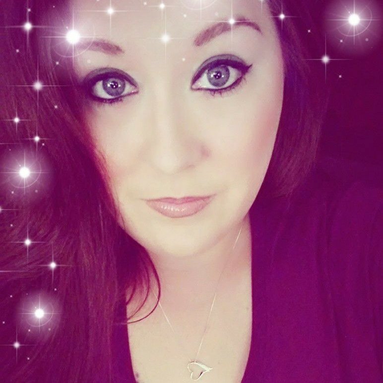 well I'm am a very easy going person,friendly and with a very soft heart too,someone that's always not ready to hurt someone feelings, i like to make friends😀😀