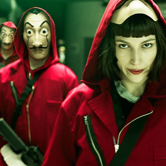 La Casa de Papel est une mini-série espagnole en 15 épisodes réalisée par Álex Pina et diffusée en 2017 sur la chaîne Antena 3 en Espagne ainsi que sur la plate