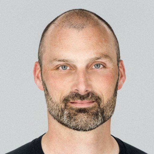 Medlem af udvalgene Børn og Skole og Unge og Uddannelse i Holbæk Kommunalbestyrelse.
Socialdemokrat