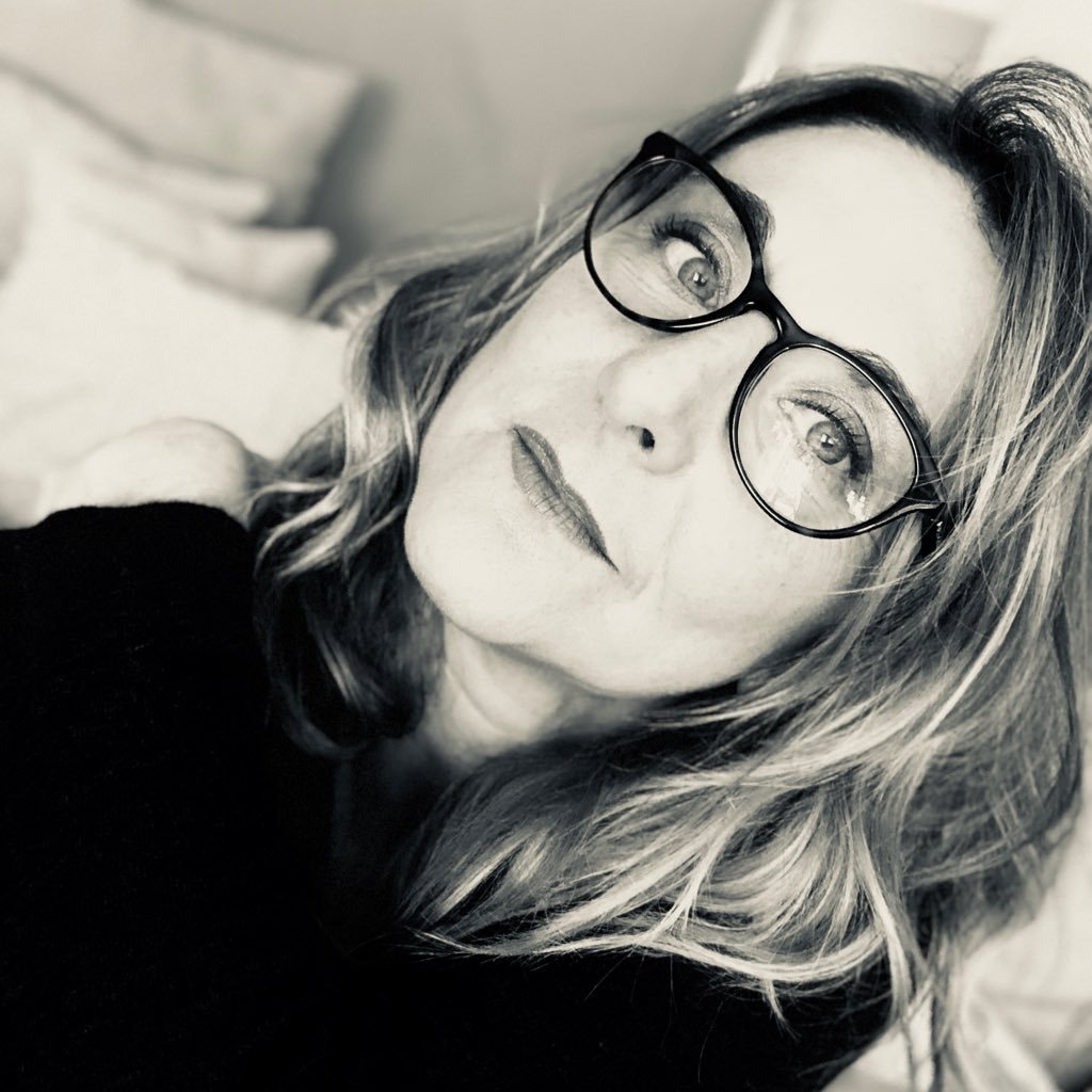 Gérante de la société @feemoirireprods co-productrice @lagarancehumour directrice artistique @TLobservance et #Maman #LCDHGARANCE #FeeMoirire ❤️