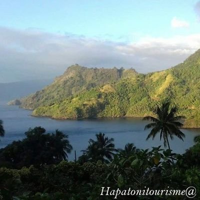 Kaoha Nui Hapatoni  petit village située sur l'île de Tahuata au Marquise 
 peuplée de 90 habitants dans la plupart ne sans que des femmes qui son. sécialiste