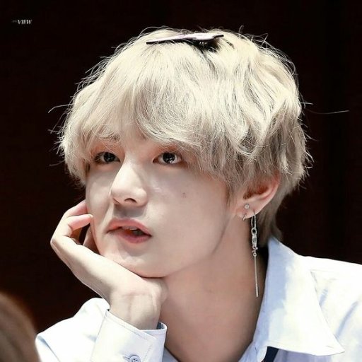 hello! pls follow @kookiesummoner, if this acc follows you!