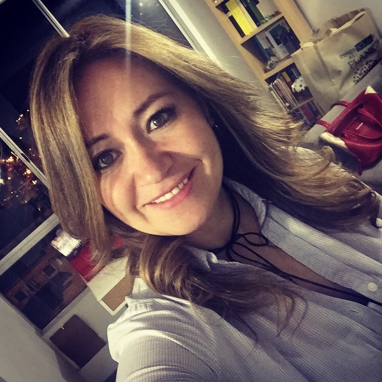 Administradora Pública, Especialista en Evaluación Económica y Social de Proyectos, Consultora en Gestión Pública Territorial y Políticas Públicas.