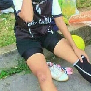 เยดที่ม.ปลายศรีสะเกษ
ชอบเกงรัด อายุ16
ชอบลงรุปตัวเอง