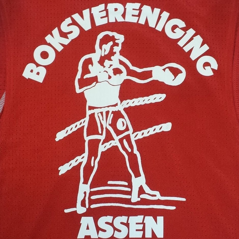 Boksvereniging Assen is al jaren een begrip in de bokswereld. In de Aubussonhal in Assen geven onze trainers recreatieve- en wedstrijd bokstraining.