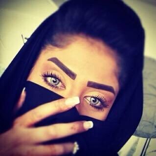 ماني من اللي يمر بـ ناظرك عـادي علّـم عيونـك تحـط لشوفتـي قيمـه ..🌹🌹