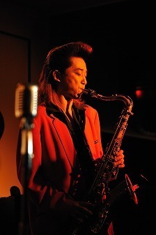 元札幌ケントスSAX吹き。 ススキノでespressivoというガールズバンドのライブパブを立ち上げました、が、2022年12月で惜しくも閉店。現在sax吹きで生存中