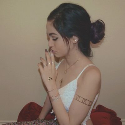 - ɴo oɴe нαѕ тнe rιɢнт тo deѕтroy             
yoυr lιғe -.