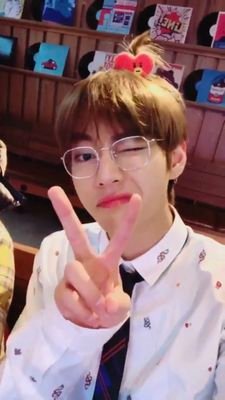 PLEASE FOLLOW @sweetiepiestae. INSTEAD OF THIS ACCOUNT. THANKS ARMY! 😚