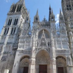 Cathédrale Notre-Dame 💒de Rouen, célibataire et secrètement amoureuse de @leGrosHorloge #humoristique #décalé (non officiel)
(Bannière Wuding Rouen)