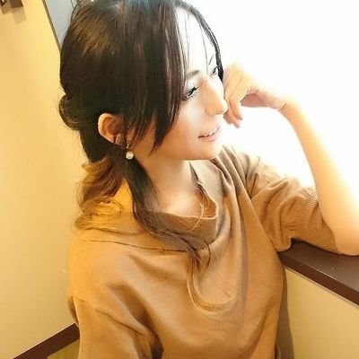 🌼美容/投資/物販🌼
美容サロンのコンサル業をしています(*^^*)
エステ、痩身エステ、アロママッサージ、マツエク、ネイル、セルフホワイトニング、メンズエステetc…
上記の施術は割引させて頂きますので、興味があればDMにて💓