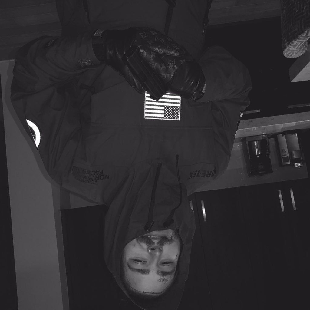 deketedaccountt's profile picture. 