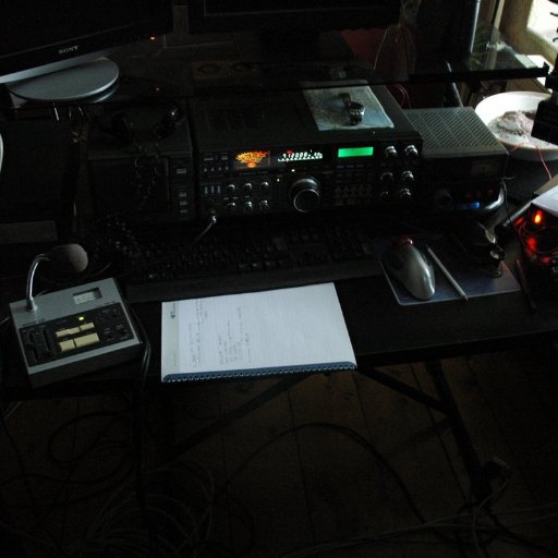 IV3 EZD - Max Polo.
Operativo in HF VHF UHF.
Città di Roma e -Udine Alto Friuli-