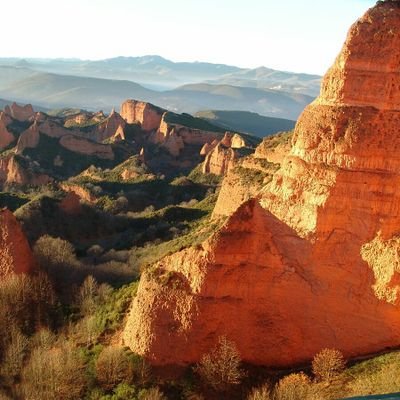 Qué está pasando en #ElBierzo?.La desidia institucional está arruinando nuestro futuro. No lo permitamos. No seamos cómplices. Exprésate!!!