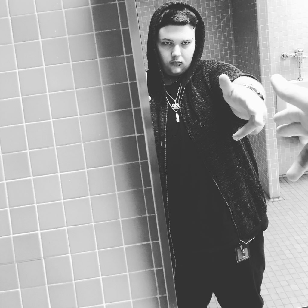 DustinJ73404341's profile picture. Always keep it a stack 🤘🏻💯💪🏻