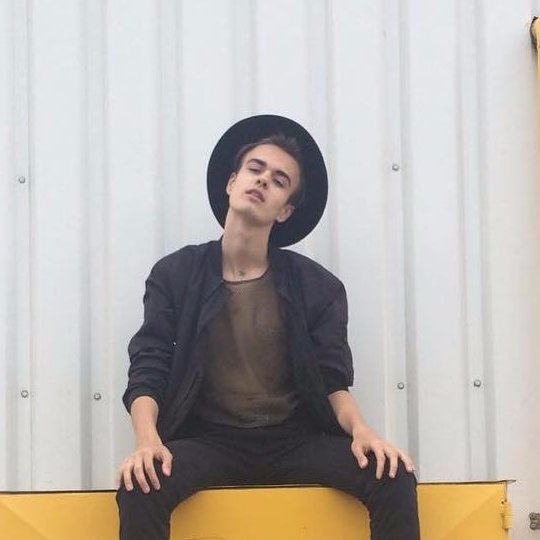 Bogdan
17 y.o
Do not drink, rarely smoke
Meloman
This is the boy that will help get you a book from a high shelf
I love new acquaintances
A little strange