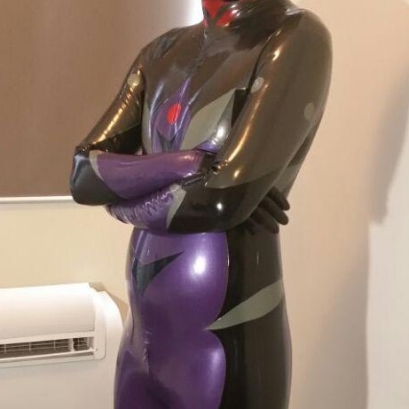 18+ only plz. 30. NSFW. BDSM. Head-to-toe skintight sexy dressups. Gearhead. Furfag. Found on Recon and Fetlife. Has never competed in a triathlon.