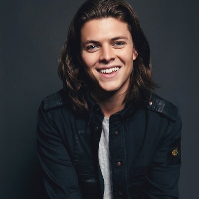 Danish actor, rookie photographer and crippled viking on @HistoryVikings. Instagram: alexhoeghandersen