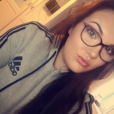 rosiemariesword's profile picture. just tweet pointless things..