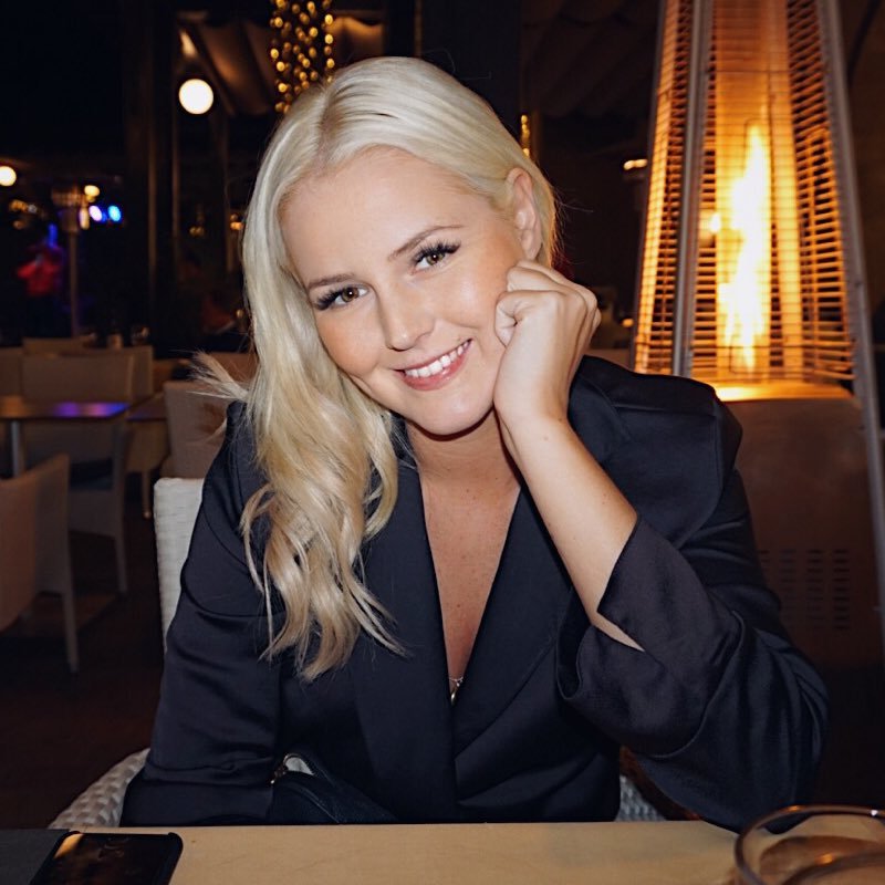 StineSundnes's profile picture. 31, frå Ulsteinvik. Samboar med heimebane Torbjørn frå Bømlo.