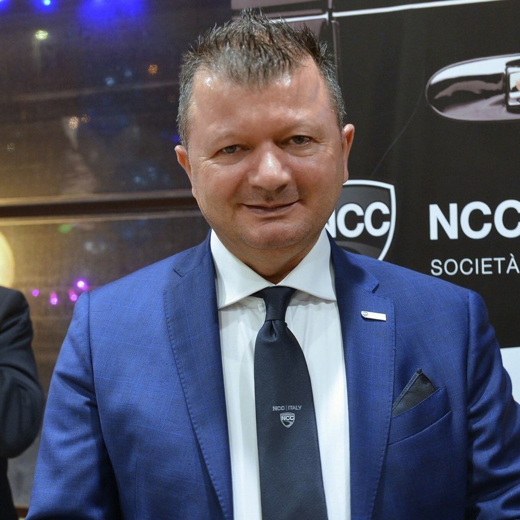 Noleggio Auto Con Conducente, Limousine service chauffeur driven car rental companies in Italy, vip, luxury and
tourism.
Luciano Cirulli
@lucianoCirulli