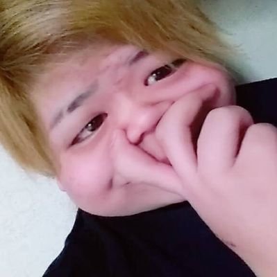 STBhHFR7xy13ctI's profile picture. 