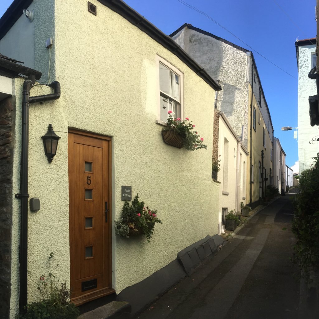 A charming 2 bed holiday cottage ideally located in the heart of Dartmouth, Devon. Click the link below for more information.