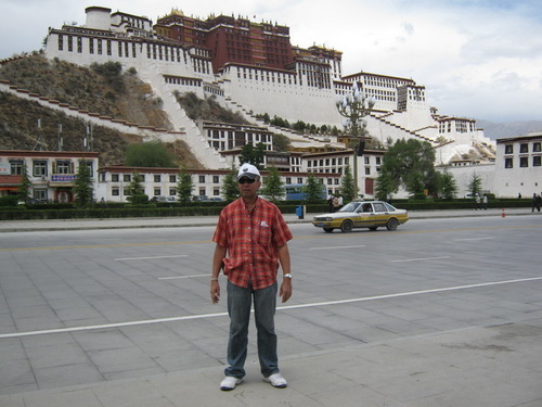 I love the justice and travel, share travel experience, we are friends, my name is Pong