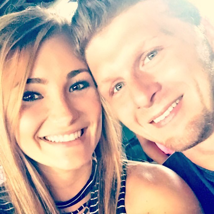 its_alexarae's profile picture. 23  ⃒  girl mom  ⃒  USI nursing