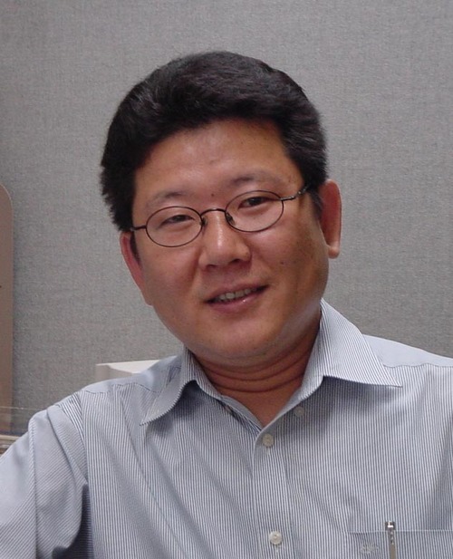 skykong65's profile picture. 20대때-세상의 모순에 격하게 분노했지만, 30대때-스스로 변해가는 내 모습에 분노했고, 40대 지금-아무것도 할수 없다는 것에 분노합니다. 알만한 공기업에 다니며 나름의 사명감으로 살아왔지만, 늘 내 생각만큼 사람들이 알아주지 않는다는 것에 좌절하기도 합니다.