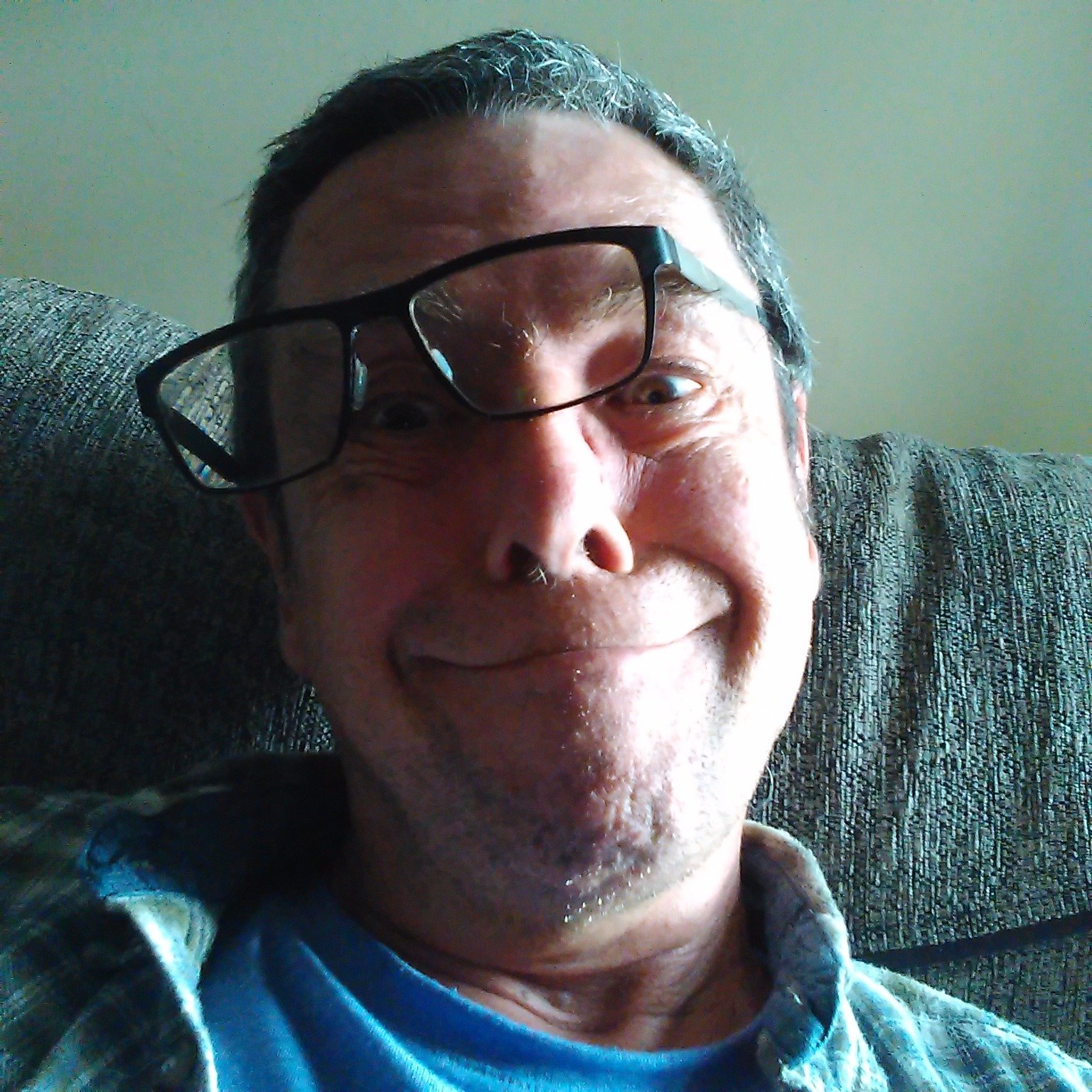 I am a volunteer #mentalhealth peer mentor using my own lived experience of #mentalillnes to support & encourage others on their road to recovery.