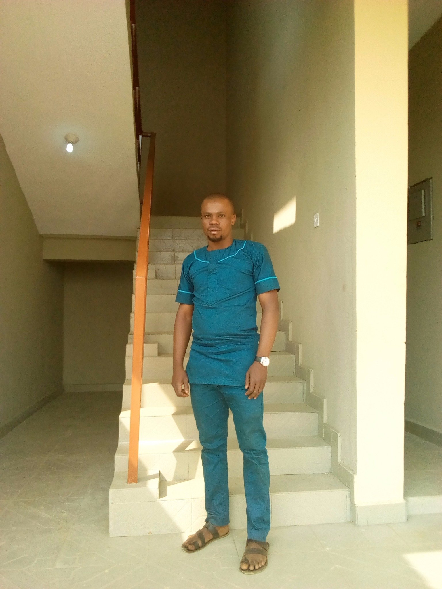 Ibrahee55302427's profile picture. Looking care and gentlemen