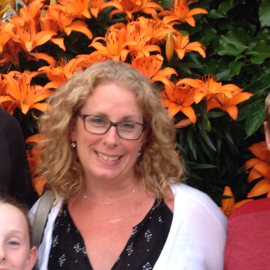 tiff_arnold's profile picture. 