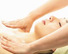 nb_esthe's profile picture. エステサロン ナチュラルビューティー代表。エステティシャン暦１９年のキャリアを持つ３９歳、３児の母。趣味は音楽鑑賞と演奏でバンドも組んでいる（ギター担当）。大手サロンに勤めていた時に感じた高額な施術に疑問を持ち主婦でも気軽に来られるエステを開業してから１０年。１，５００円で体験できるフェイシャルが人気。