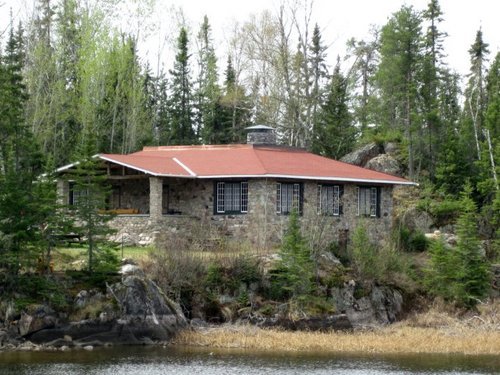 Historical museum in northern MN tells the story of the Gunflint Trail with videos, interactive exhibits, seven hiking trails, and naturalist presentations.