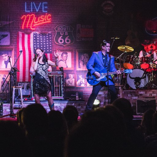A Country Night in Nashville recreates the scene of a buzzing Honky Tonk in downtown Nashville, capturing the energy of an evening in the home of Country Music.