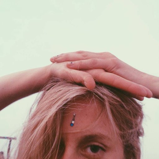 unpuente_'s profile picture. Peregrina. Nací en un pueblo y me vine a la ciudad a idealizar los pueblos.