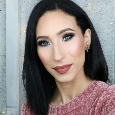 Makeup Artist, Blogger, Youtuber, and Makeup Lovers