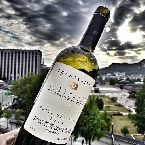 WinehubKR's profile picture. 