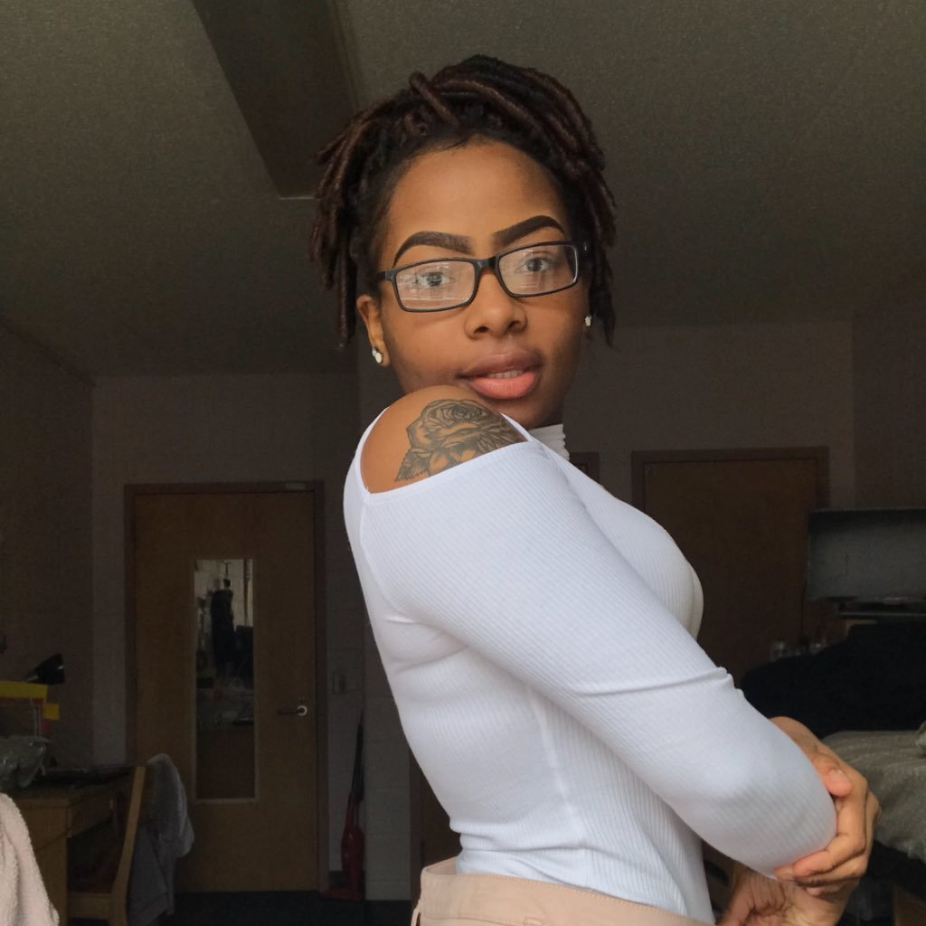 tivnicole's profile picture. • csu20📚 • ig: @tivnicole ✨ • sc: mixed.vibes 🌻