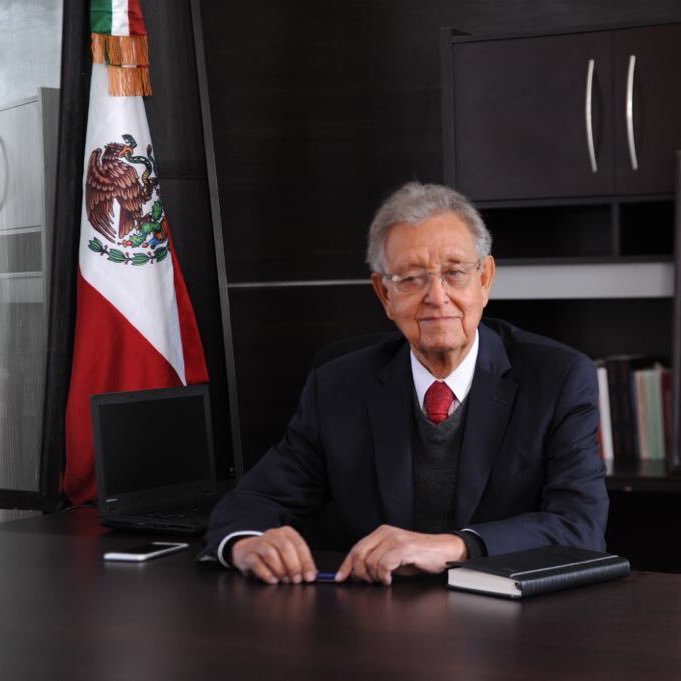 Presidente de la Junta de Honor del Colegio Nacional de Ingenieros Industriales y Articulista de El Sol de Durango.