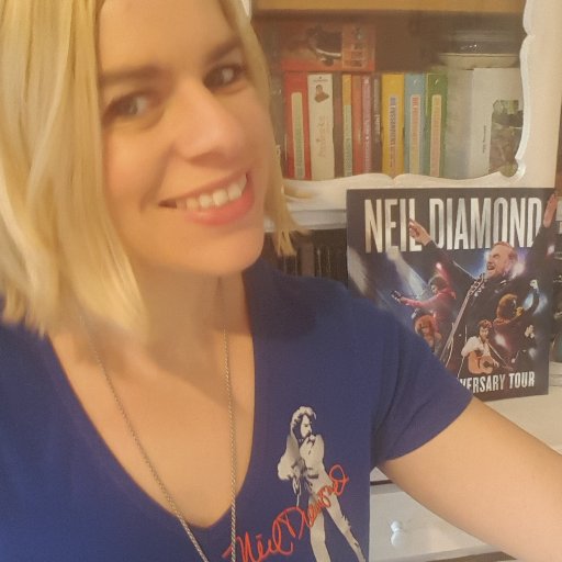 Aleta, hosting the German @NeilDiamond online fan community since 1999.