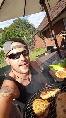 Technikverrückter Hobbyfotograf mit einer kleinen Grossfamilie