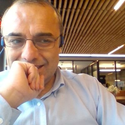 Padre, hombre, niño y a veces me entretengo como humano trabajando para vivir...solamente George